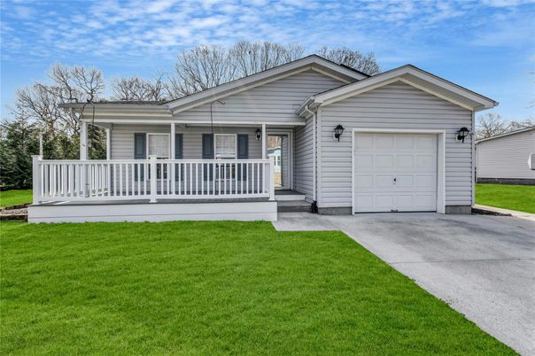 Attached, Exterior, Facade, American Craftsman