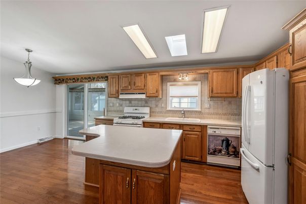 Interior, Kitchen, Pendant Lights, Wood Texture Flooring
