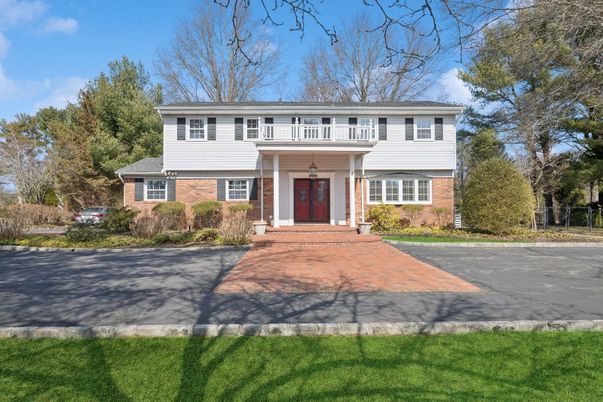 Exterior, Facade, Brick Facade, Raised Ranch