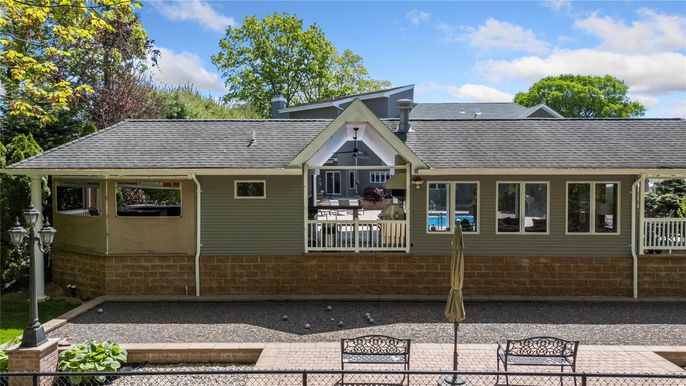 Exterior, Facade, Cape Cod