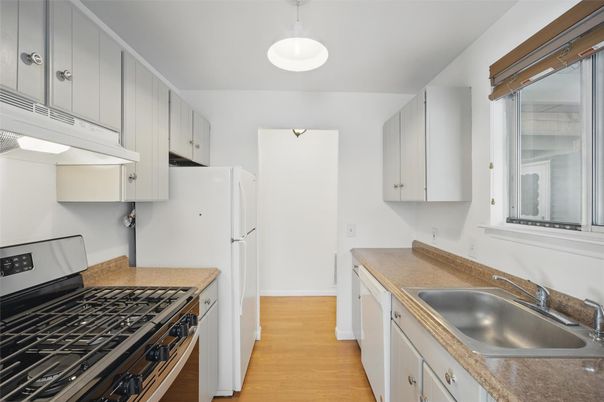 Interior, Kitchen, Pendant Lights, Wood Texture Flooring