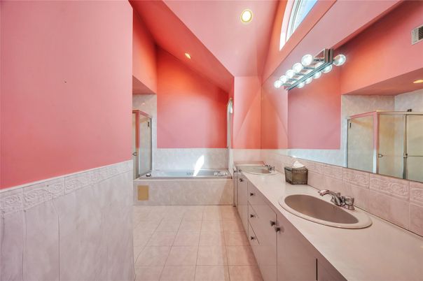 Bathroom, Dual Sink Vanities, Interior, Recessed Lighting