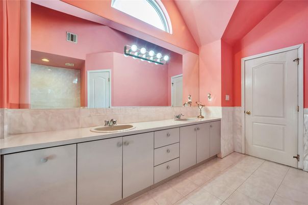 Bathroom, Dual Sink Vanities, Interior, Recessed Lighting