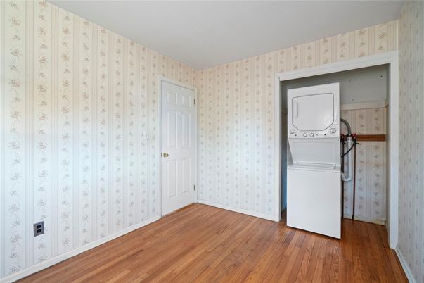 Interior, Utility Closets, Washer, Wood Texture Flooring