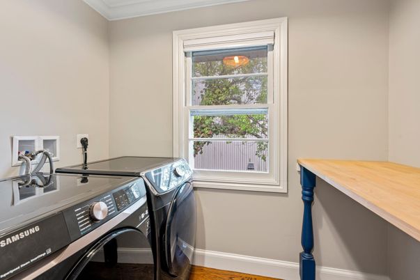 Interior, Washer, Wood Texture Flooring
