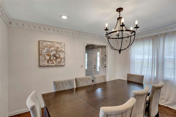 Chandelier, Dining room, Interior, Recessed Lighting, Wood Texture Flooring