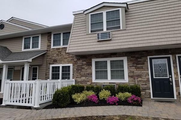 Exterior, Facade, Rowhouse