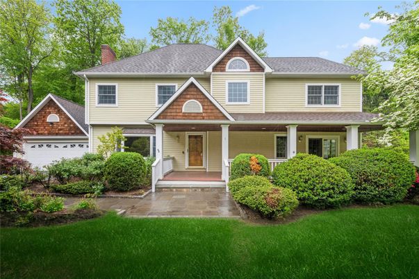 Attached, Exterior, Facade, Farmhouse