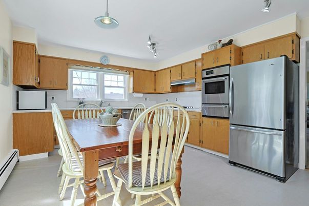 Dining room, Interior, Kitchen, Pendant Lights, Recessed Lighting, Stainless Steel Appliances
