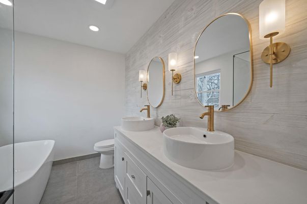 Bathroom, Dual Sink Vanities, Free Standing Baths, Interior, Recessed Lighting