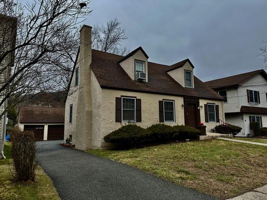 Exterior, Facade, Cape Cod