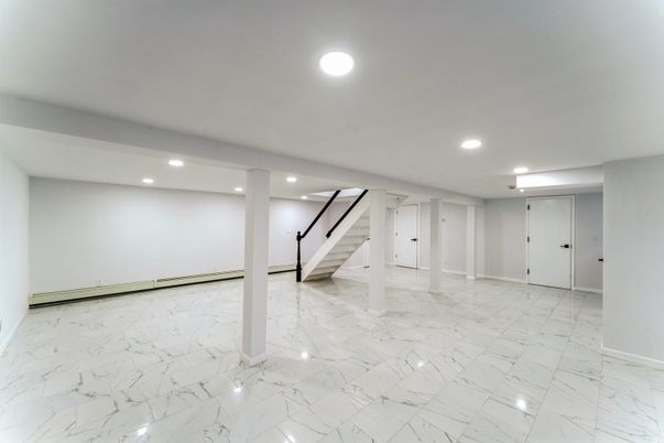 Empty room, Interior, Marble, Recessed Lighting
