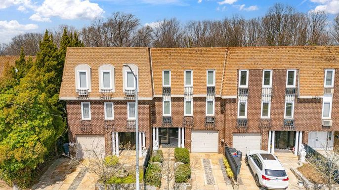 Attached, Exterior, Facade, Brick Facade, Rowhouse