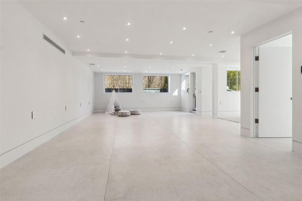 Empty room, Interior, Recessed Lighting