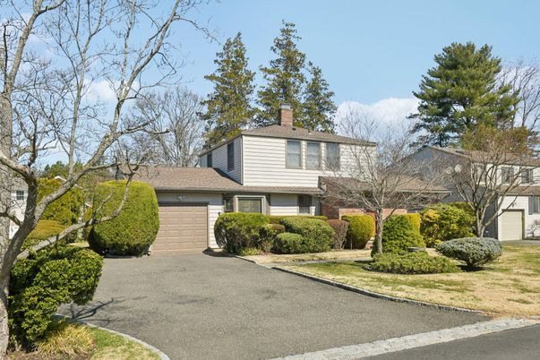 Attached, Exterior, Facade, Brick Facade, Split Level