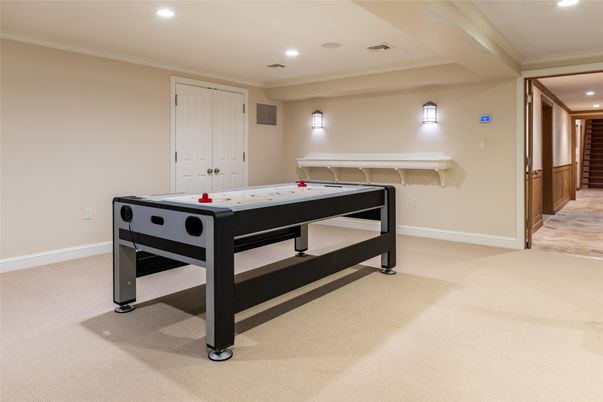 Game Room, Interior, Recessed Lighting