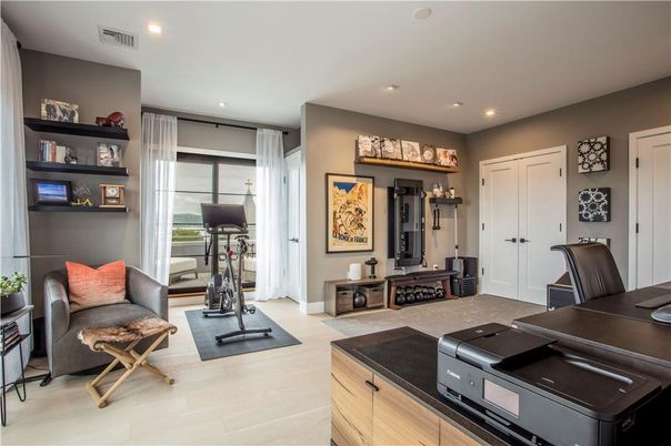 Fitness Equipment, Interior, Living room, Recessed Lighting, Wood Texture Flooring