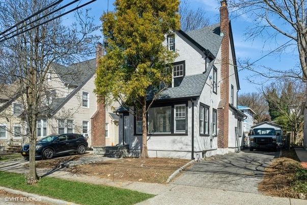 Exterior, Facade, Brick Facade, Cape Cod