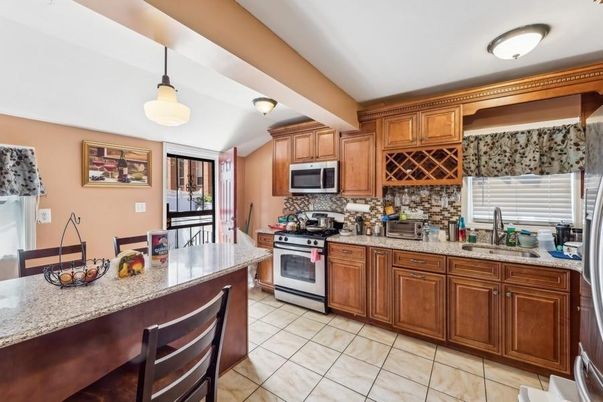 Interior, Kitchen, Pendant Lights, Stainless Steel Appliances