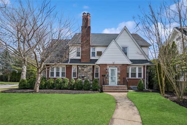 Exterior, Facade, Brick Facade, Farmhouse