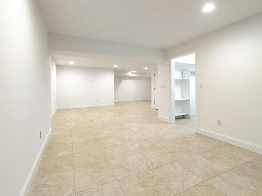 Empty room, Interior, Recessed Lighting