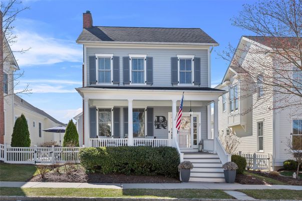 Exterior, Facade, American Foursquare