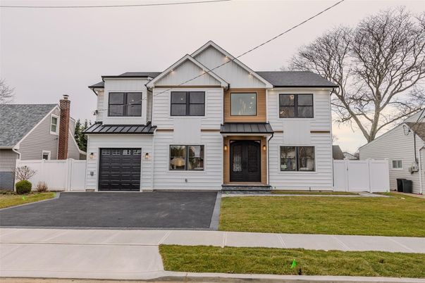 Attached, Exterior, Facade, Farmhouse