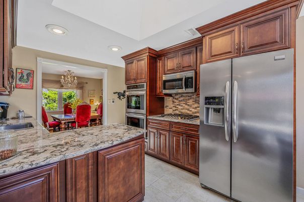 Chandelier, Dining room, Interior, Kitchen, Recessed Lighting, Stainless Steel Appliances