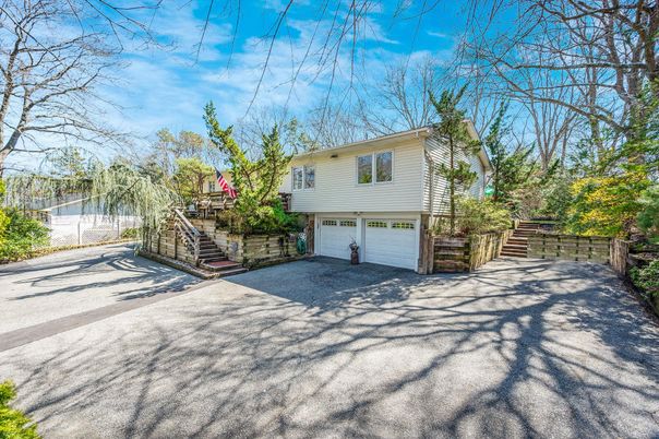 Attached, Exterior, Facade, Raised Ranch