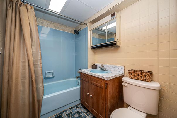 Bathroom, Interior, Tile Countertops