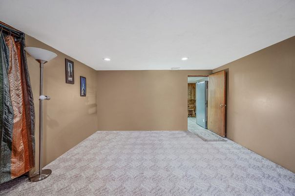 Empty room, Interior, Recessed Lighting