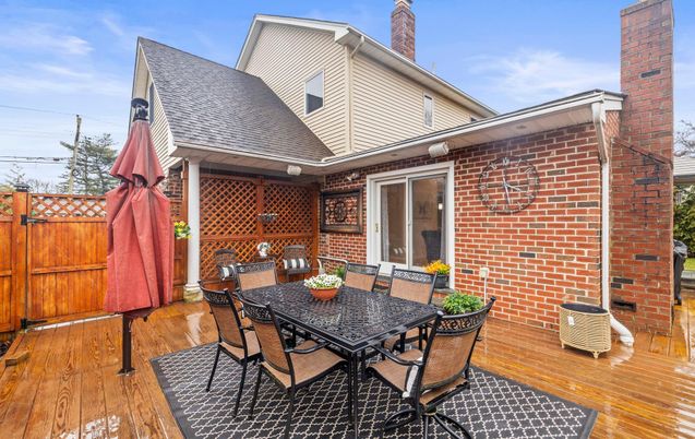 Exterior, Wood Texture Flooring