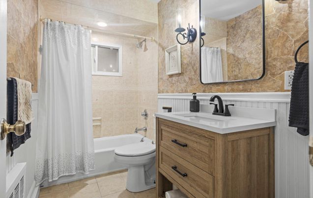Bathroom, Interior, Recessed Lighting