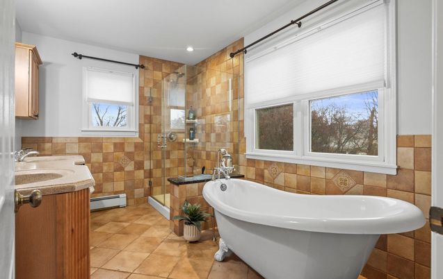 Bathroom, Dual Sink Vanities, Free Standing Baths, Glass Shower, Interior, Recessed Lighting