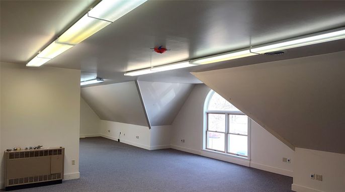 Empty room, Interior