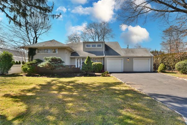 Attached, Exterior, Facade, Cape Cod