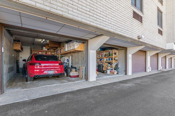 Garage, Interior