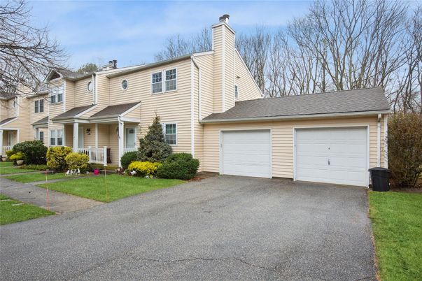 Attached, Exterior, Facade, Cape Cod