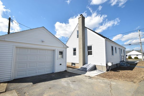 Detached Garage, Exterior