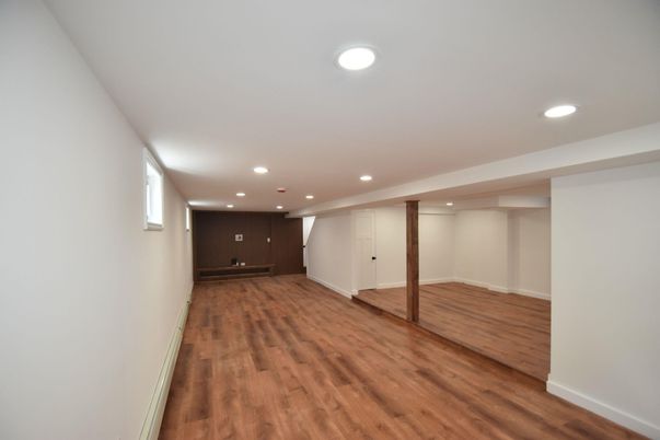 Empty room, Interior, Recessed Lighting, Wood Texture Flooring