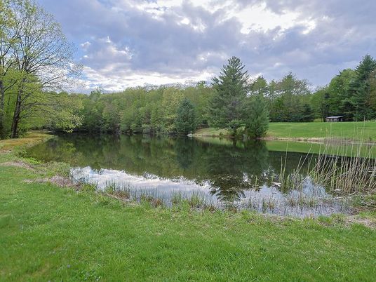 Exterior, Lake