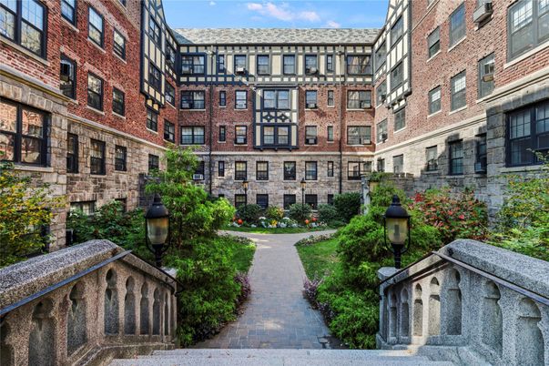 Exterior, Facade, Brick Facade, Rowhouse