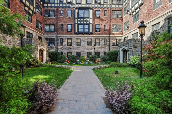 Exterior, Facade, Brick Facade, Rowhouse