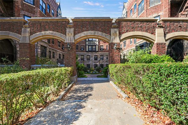 Exterior, Facade, Brick Facade, Rowhouse