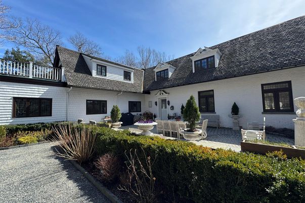 Exterior, Facade, Cape Cod