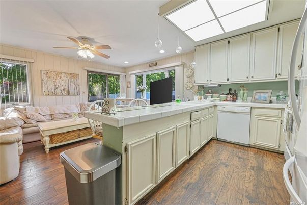 Interior, Kitchen, Living room, Pendant Lights, Recessed Lighting, Tile Countertops, Wood Texture Flooring