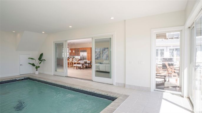 Dining room, Interior, Pool, Recessed Lighting
