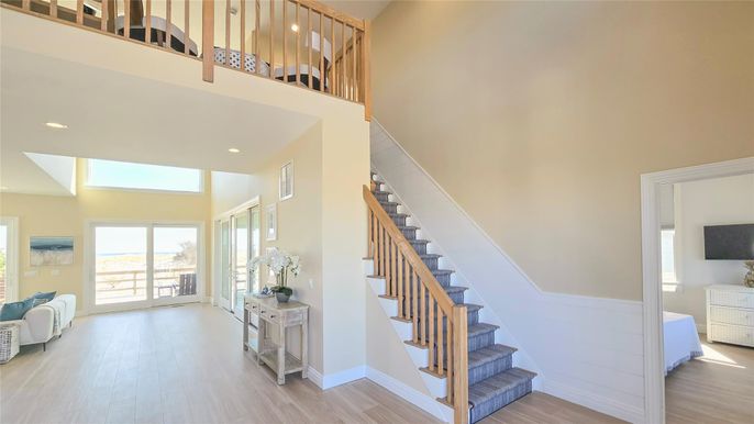 Interior, Recessed Lighting, Wood Texture Flooring