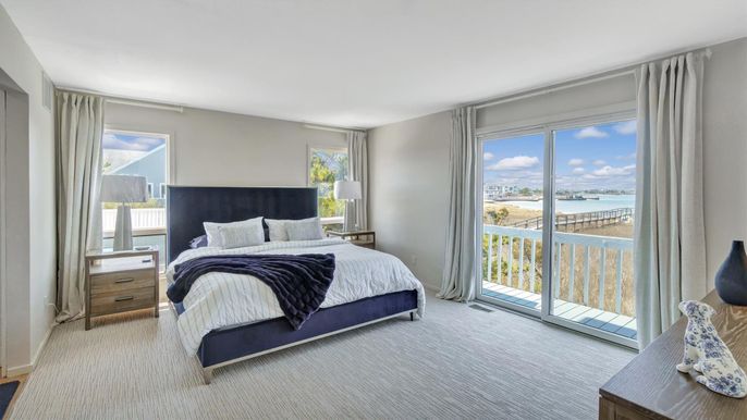 Bedroom, Interior, Water