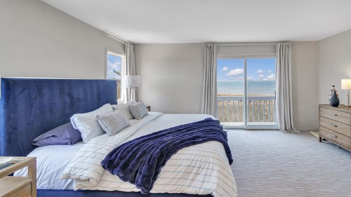 Bedroom, Interior, Water